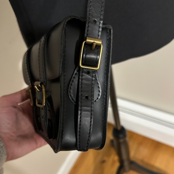 *DR. MARTENS* Black x Gold Leather Crossbody Purse Bag - Picture 4 of 8